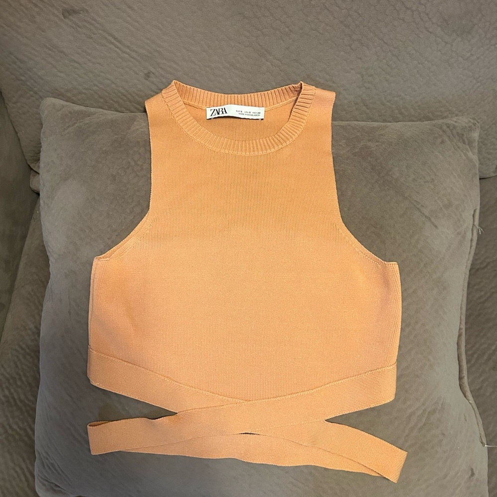 Zara Women's Peach Sleeveless Crop Top